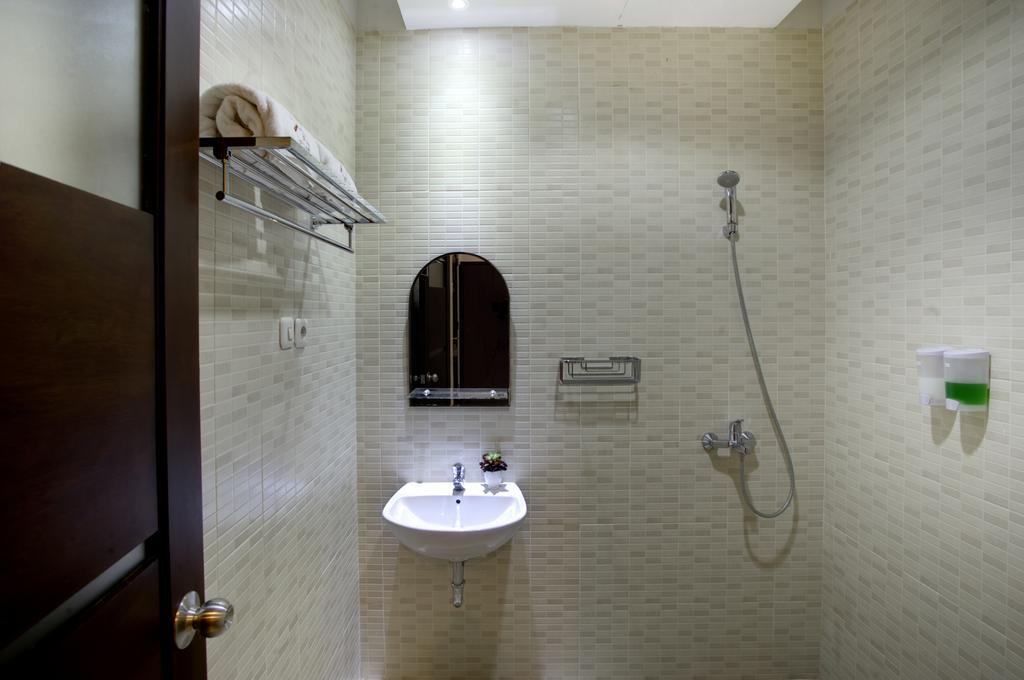 Pakualaman Omah Garuda Homestay חדר תמונה